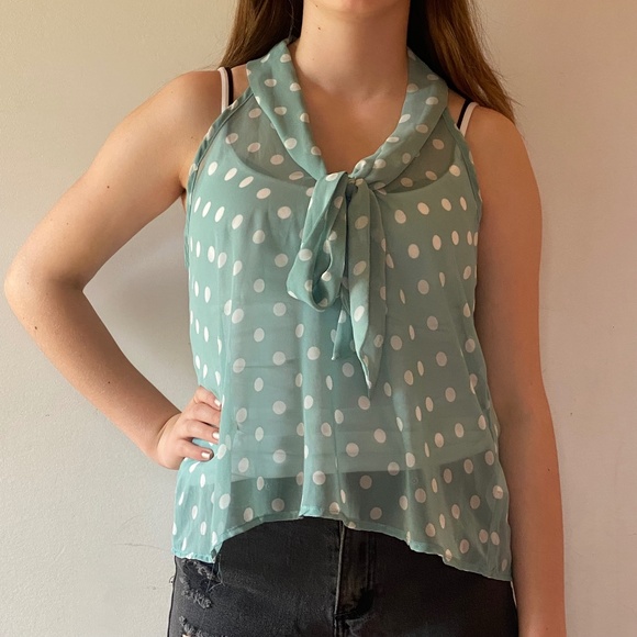 Everly Cute Blue Top - Picture 1 of 4